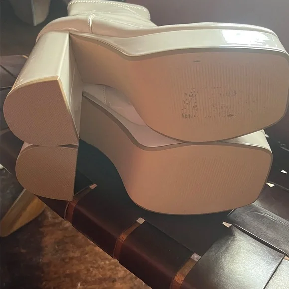 Steve Madden Elegant Cream Platform Ankle Boots - Picture 5 of 7